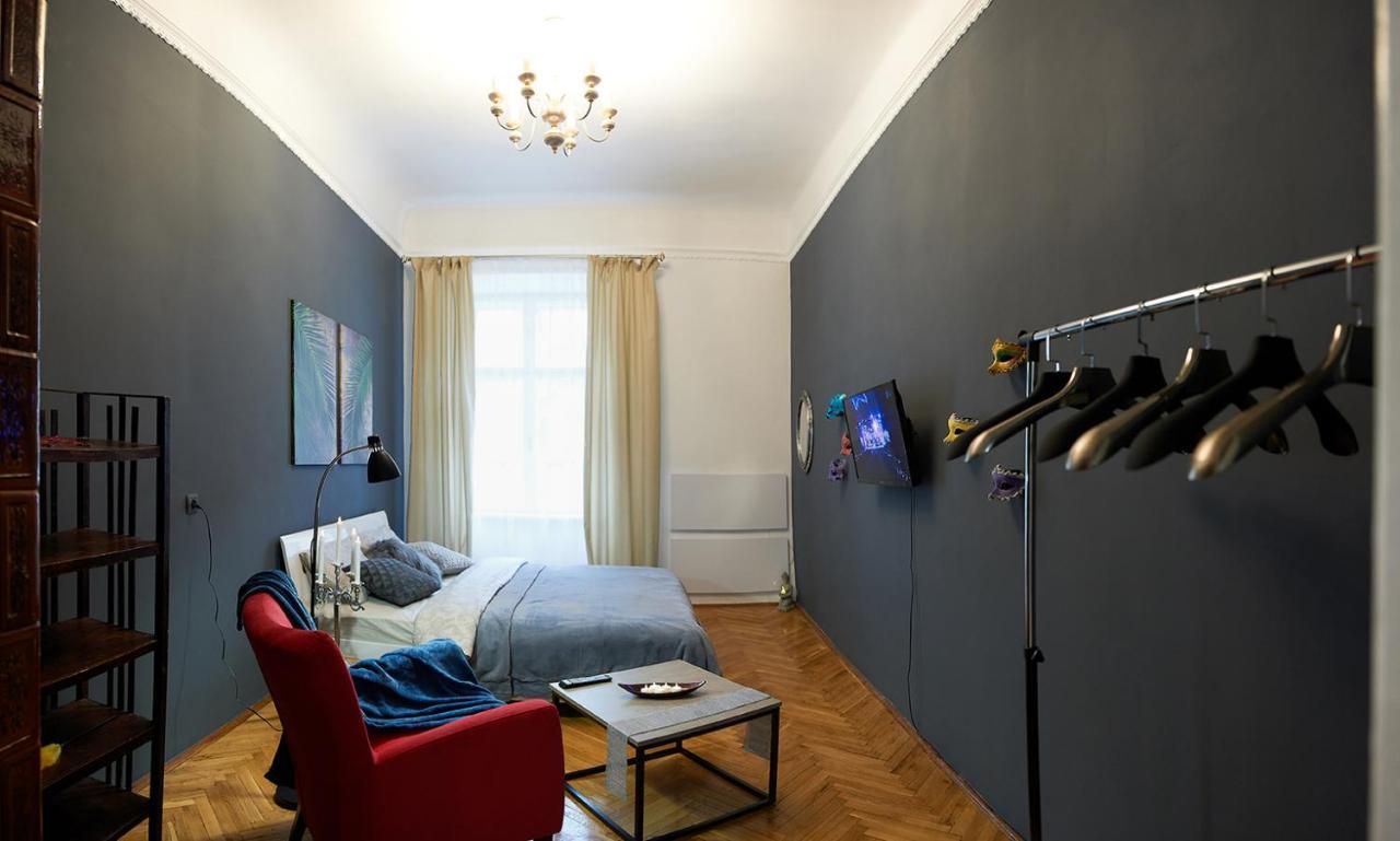 Stylish Apartments In The Center Lviv Exterior photo